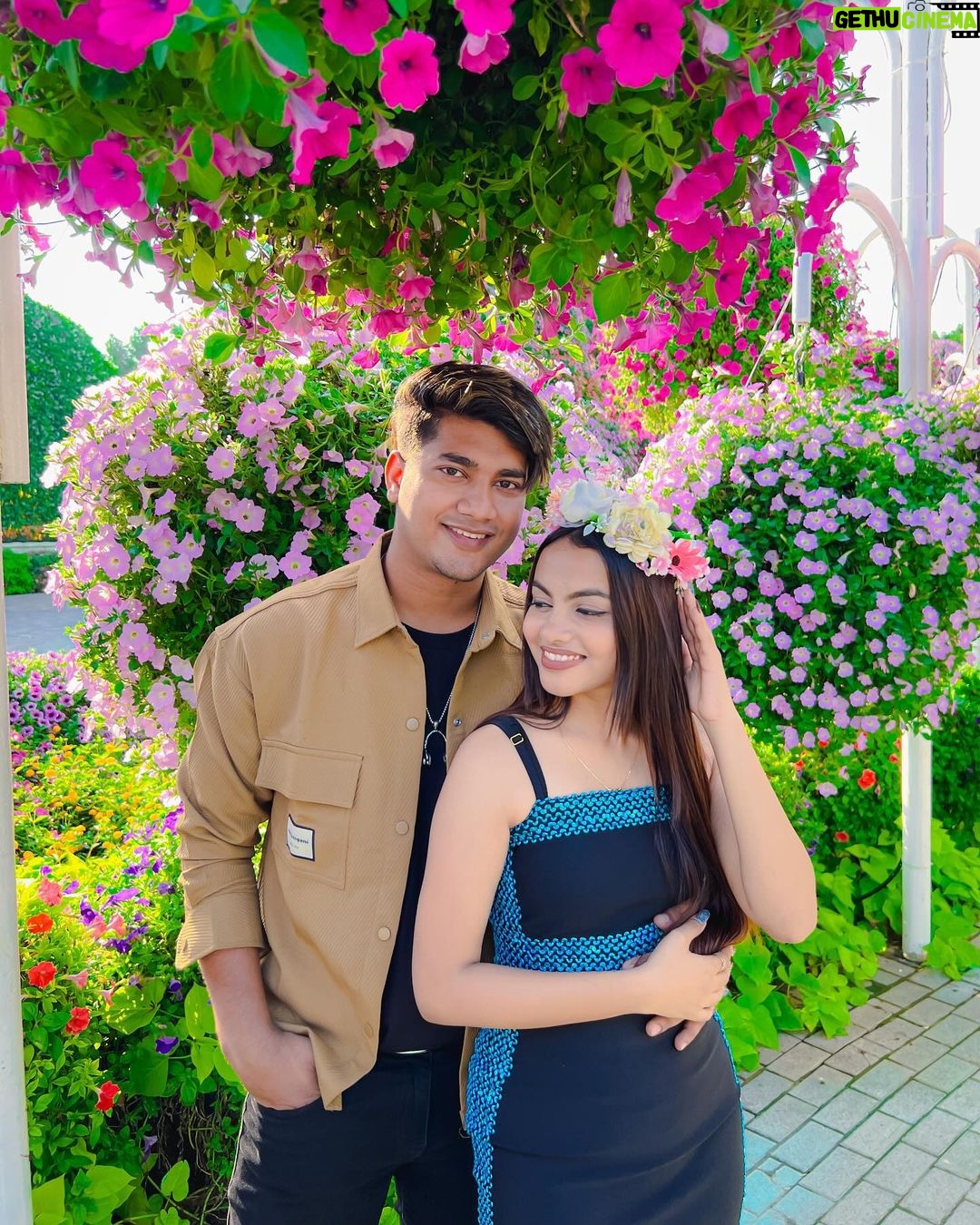Beauty Khan Instagram - Ishq wala love ❤️ Miracle Garden,Dubai