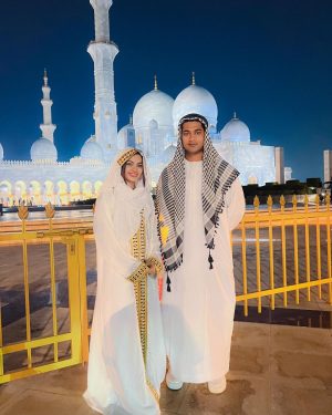 Beauty Khan Instagram - Kesi lag rahi hu batao ❤️
.
.
#beautians