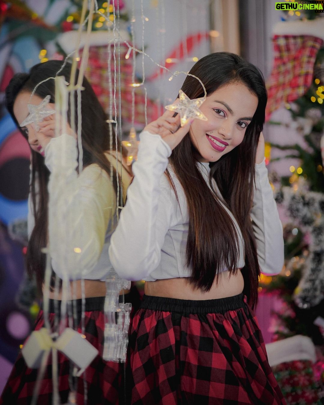 Beauty Khan Instagram - 🎄 . . #beautiana #cristmas