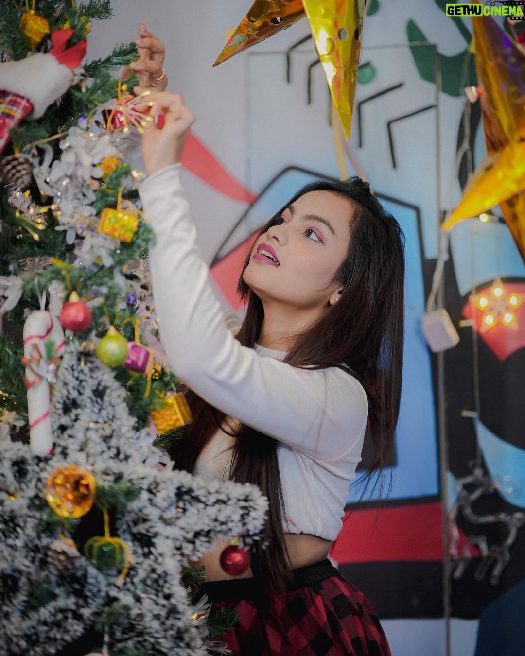 Beauty Khan Instagram - 🎄 . . #beautiana #cristmas