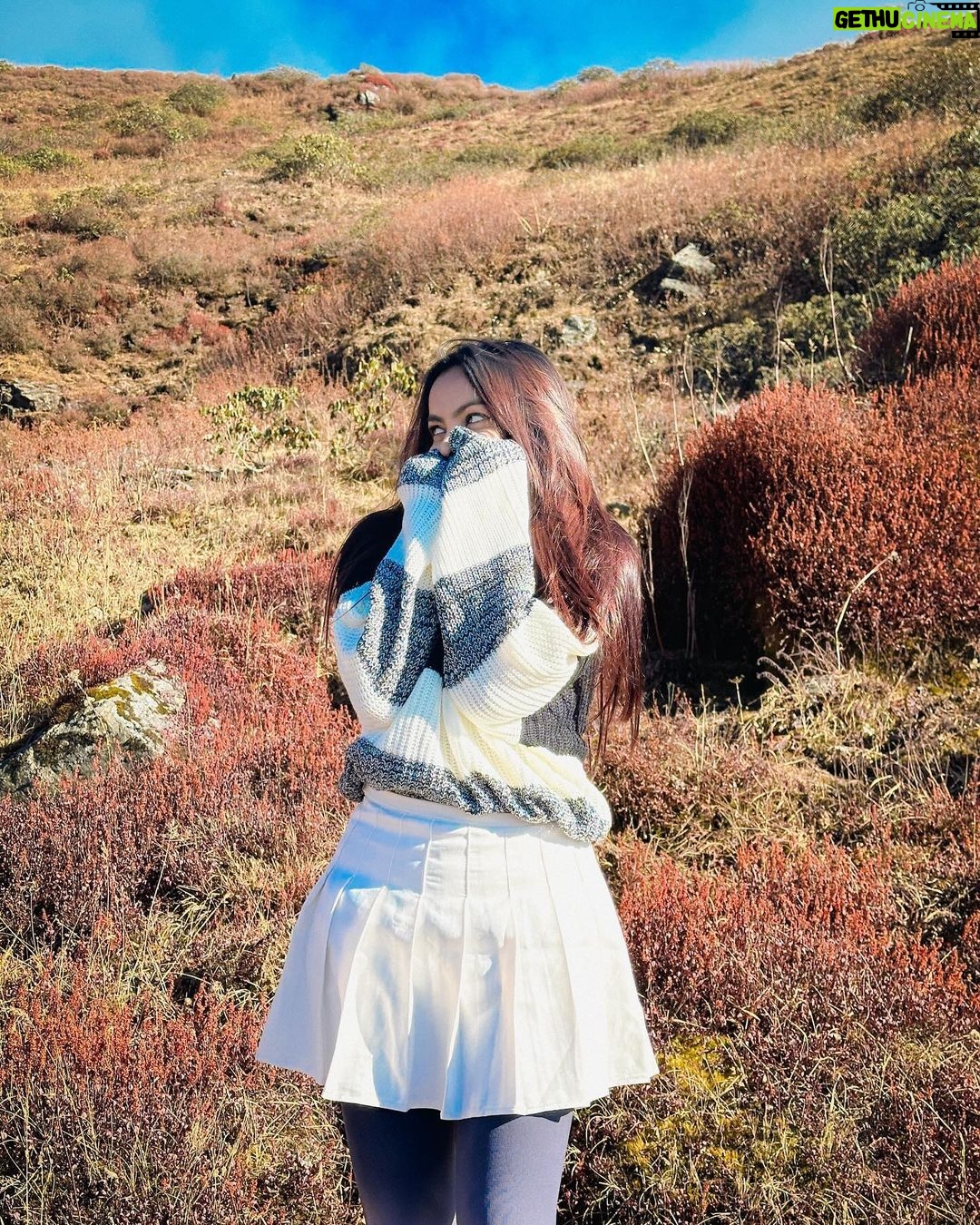 Beauty Khan Instagram - Together is my favorite place to be. . . #beautians #arbeu Zuluk Sikkim