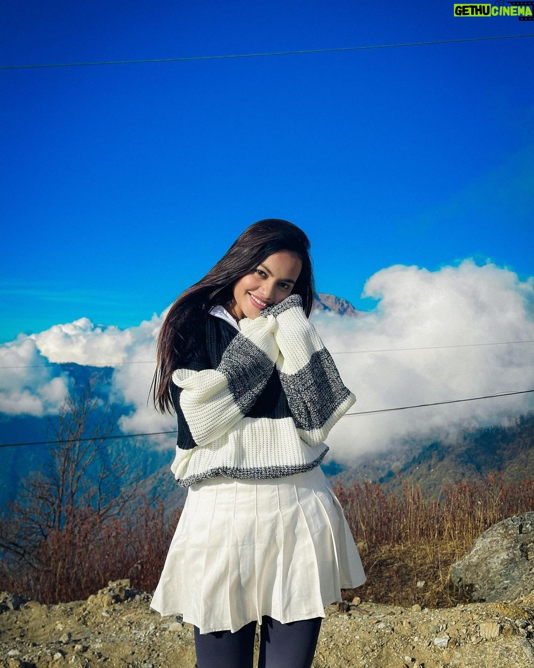 Beauty Khan Instagram - Together is my favorite place to be. . . #beautians #arbeu Zuluk Sikkim
