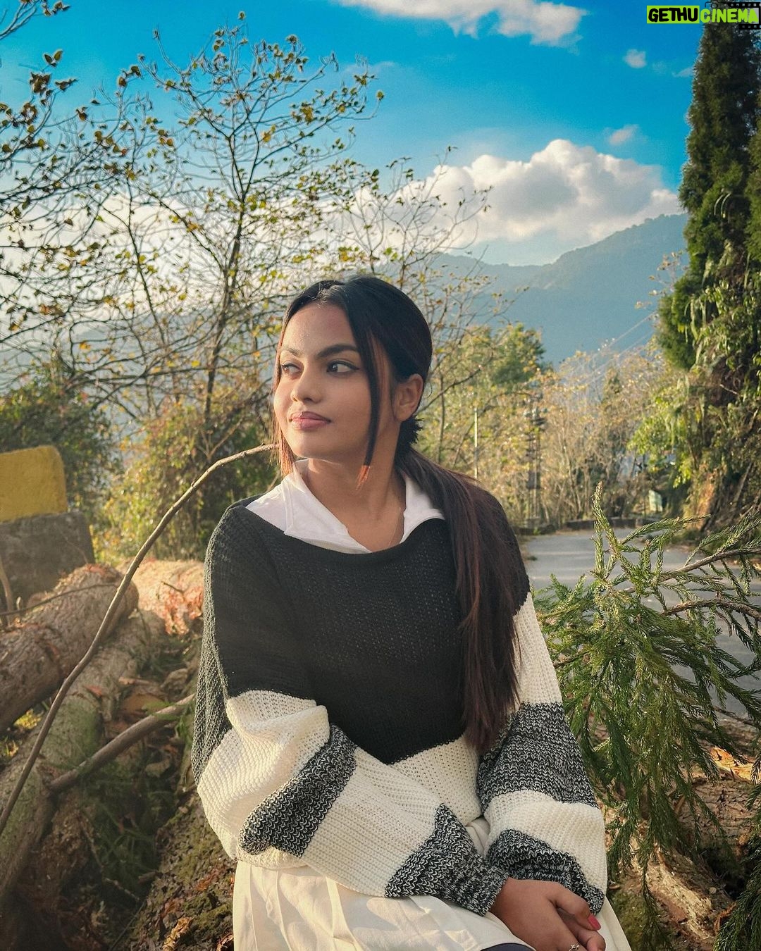 Beauty Khan Instagram - Together is my favorite place to be. . . #beautians #arbeu Zuluk Sikkim