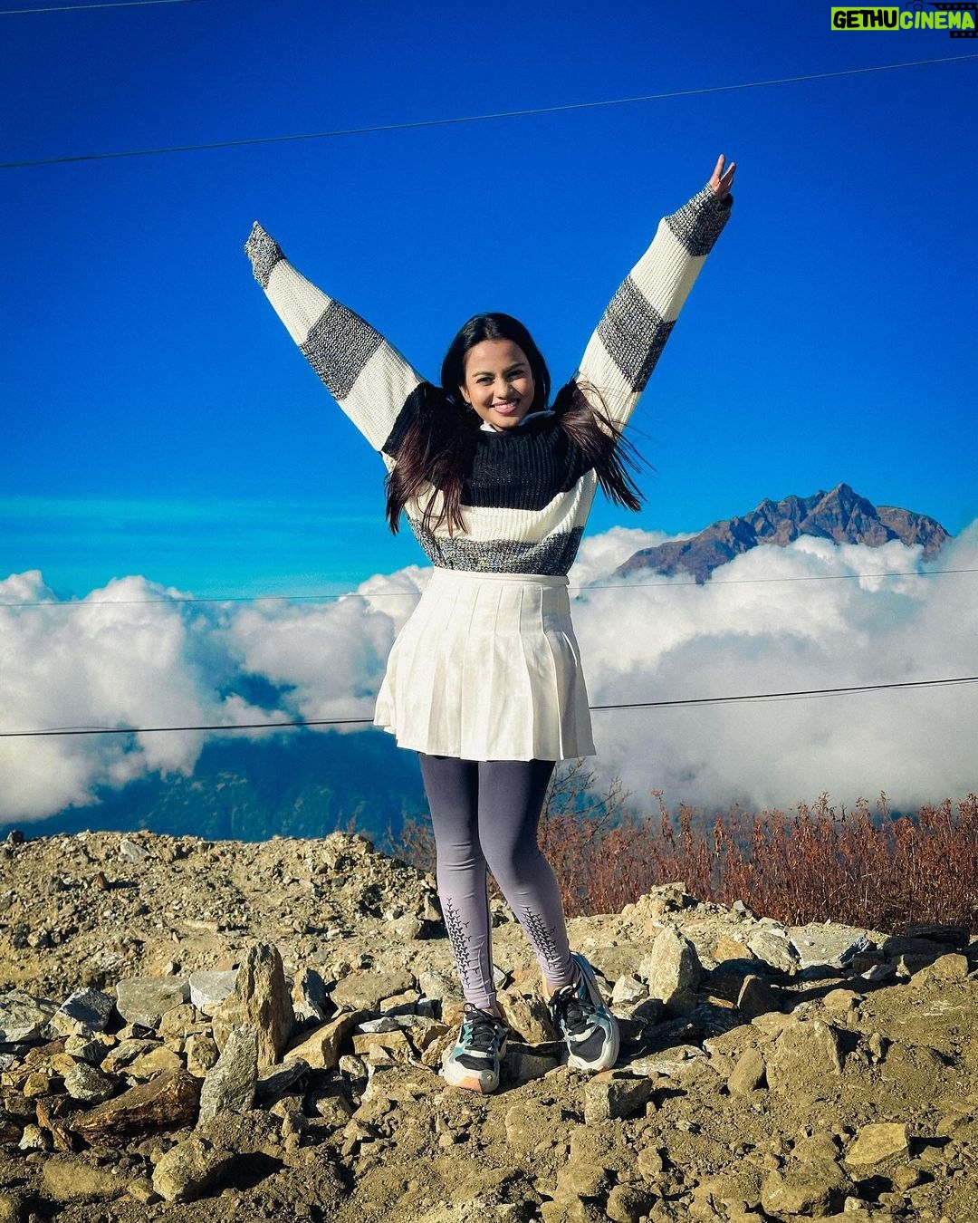 Beauty Khan Instagram - Together is my favorite place to be. . . #beautians #arbeu Zuluk Sikkim