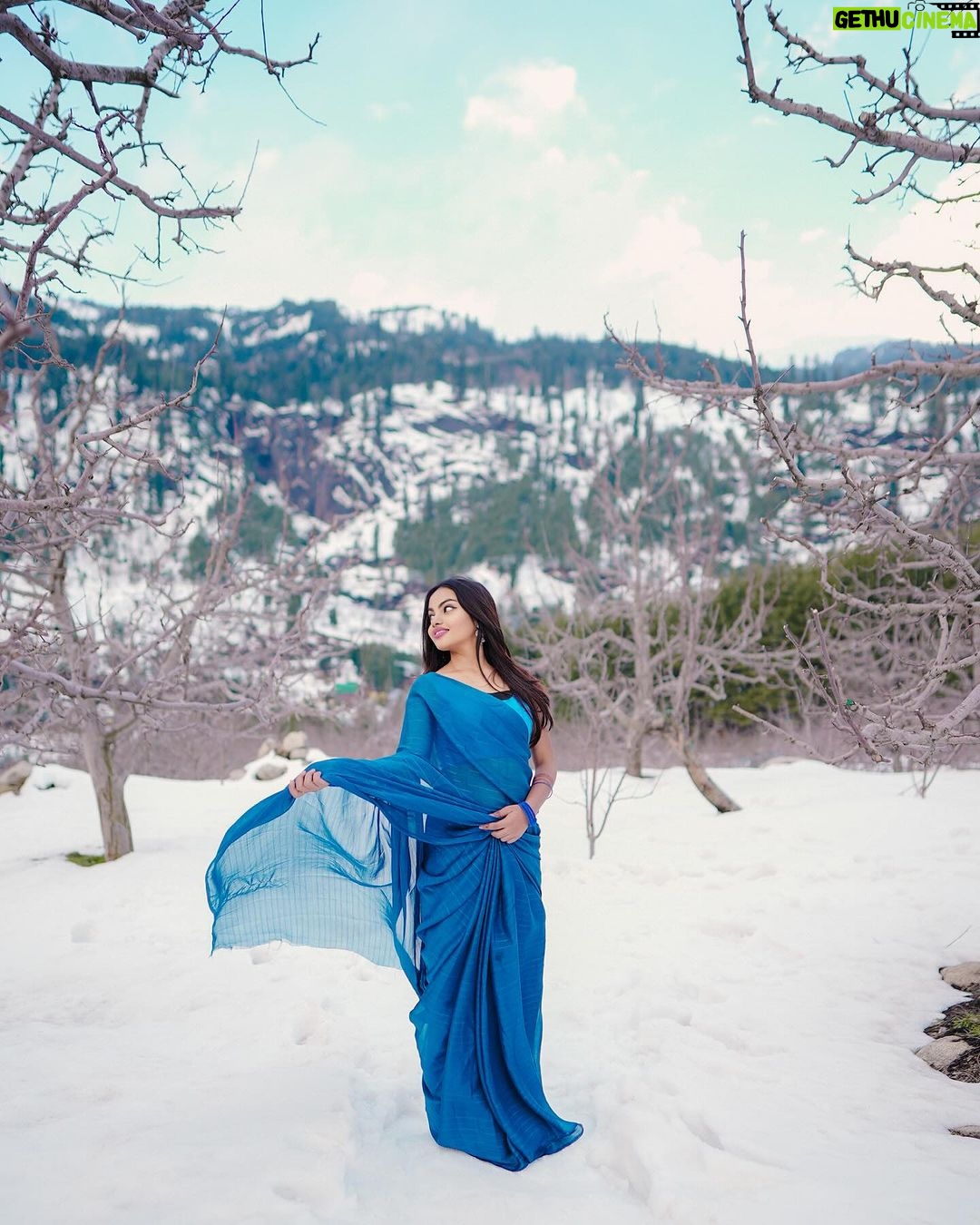 Beauty Khan Instagram - Snow main sari 🥻💙 . . #beautians