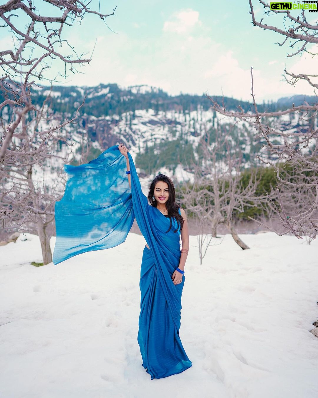 Beauty Khan Instagram - Snow main sari 🥻💙 . . #beautians