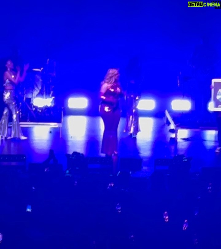 Bebe Rexha Instagram - Not trying to be corny, but I’m definitely having the best fucking tour of my life. Seeing your faces every night just makes me happy and my heart is so full. Alsooooo I’m Good is 6X platinum in Canada. Blessed. 💖