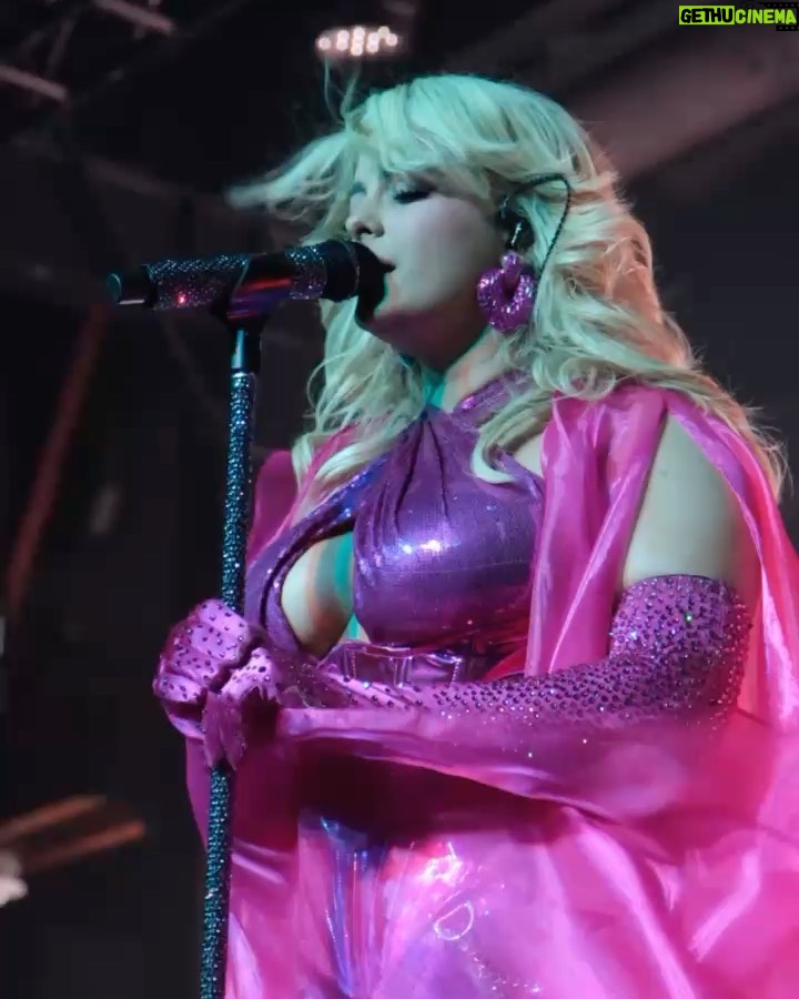 Bebe Rexha Instagram - phoenix y’all were incredible!!! see you tonight anaheim 💕🪩 #BestFnNightOfMyLifeTour - Creative direction: @thomkerr Production/lighting design: @howlaround_ Choreo: @matthewgode TM: @liamclifford_ PM/MON: @russellaudio Styling: @marta.del.Rio Hair: @robertvrandco Mua: @kole_mua FOH: @jf_tcb LD: @willsmithlighting Dancers: @_alexandrawatkins @kkyjones Guitar: @iamrodcastro Bass/Keys: @brenttwood Drums: @brookalexander24