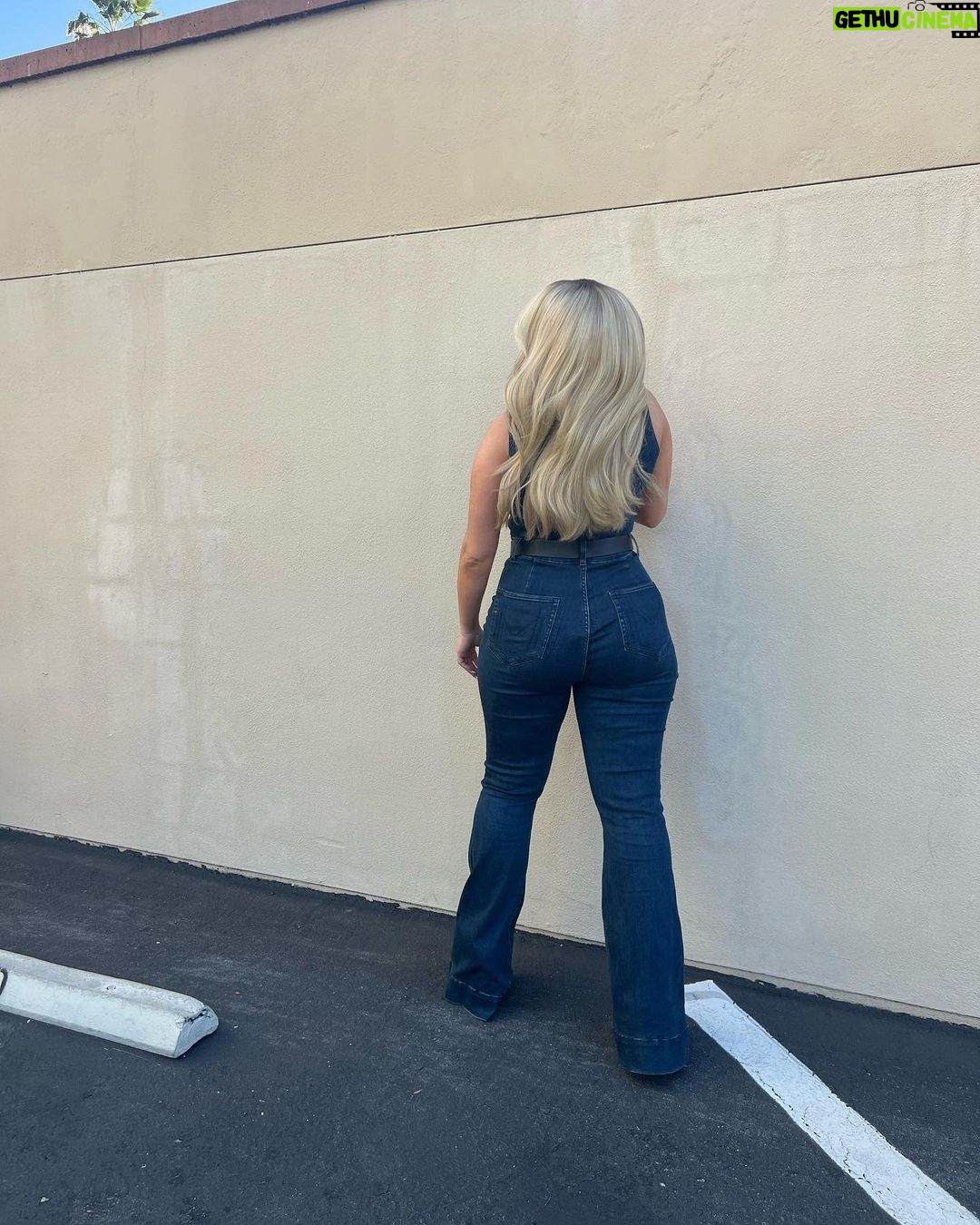 Bebe Rexha Instagram - Happy Saturday!!!! 💙💙💙