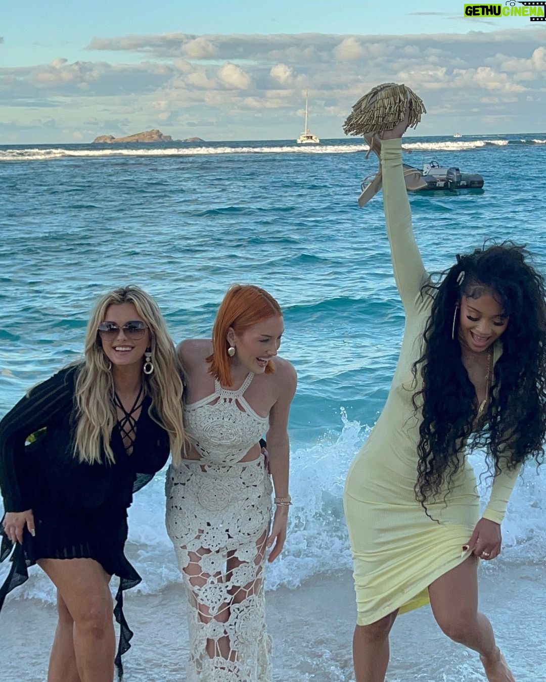 Bebe Rexha Instagram - Peace 2023! It was good while it lasted 💜🐚🌺 Saint-Barthélemy (Antilles)