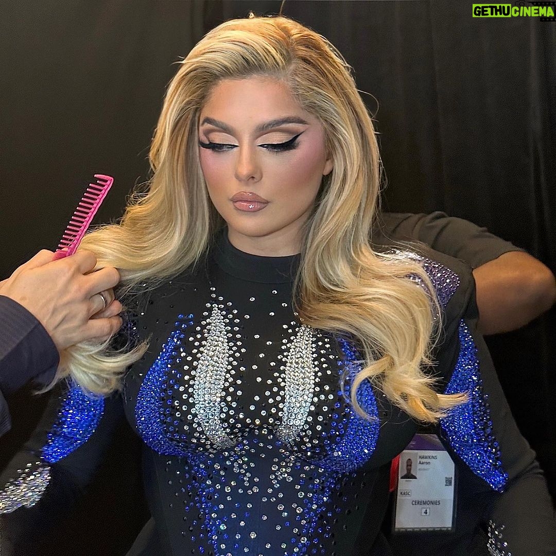 Bebe Rexha Instagram - Glam on @beberexha Hair @peteburkill for @fifaworldcup Jaddah, Saudi Arabia