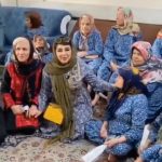 Behnoush Bakhtiari Instagram – خیریه سیستان و بلوچستان که مخصوص سالمندان مجهول الهویه است.. زن زیبایی که میبینید از ناشنوایان همین وطن است که خانواده رهایش کرده… کافیه به فامیل و همسایه نگاه کنیم.. میبینیم که چقدر نیازمند واقعی اطراف ماست… که البته وظیفه دولت و مسئولان رو هم مردم نجیب ایران همیشه به دوش کشیدند… آقایان لبخند به لب با تظاهری که خاص خودشونه تظاهر به گل و بلبلی میکنن و به روی خودشون نمیارن… که گرونی و این اقتصاد مریض کمر خیریه ها رو هم شکسته .. نمیتونید تصور کنید به چه سختی این مکانها اداره میشن.. ماشاله کهریزک و محک و بهنام دهش پور پر کمک مردم شده… اینها خیلی بی ‌پناه و غریب هستن…کنار تمام خرج‌ها نیم نگاهی هم به این هموطنان مظلوم کنیم❤️🥹❤️ Sistan and Baluchestan Province