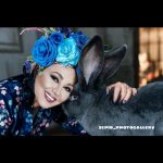 Behnoush Bakhtiari Instagram – همیشه دیر میفهمیم خیلی دیر ۔ که چیزی در حال تمام شدن است ۔ یک لحظه آفتاب در هوای سرد غنیمت میشود ۔ خدا در وقت سختیها پناه میشود ۔ دیدن یک دوست و آشنا در تنهایی و غربت آرزو میشود ۔ یک دوست وقتی از دست میرود خوبیهایش عیان میشود ۔ پاییز وقتی تمام شد به نظر قشنگ میشود ۔ سلامتی وقتی در بستر باشید آرزو میشود ۔ یک لبخند وقتی دلت شکسته رویا میشود ۔ پس تا دیر نشده از امروز ۔ تمام چیزها و آدمهای اطراف را خوب نگاه کنیم و قدرشان را بدانیم
من عادت کردم به تشکر از خدا و زندگیم خیلی بهتر شد…قضاوت نکردن رو دارم تمرین میکنم و معجزه وار همه چیز خوب شد…غیبت نکردن رو تمرین کنید…انسان بودن رو…. باور کنید این بزرگ‌ترین لطفیه که میتونیم به خودمون بکنیم🧿🧿🧿🧿

@sepid_photogallery
