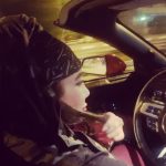 Behnoush Bakhtiari Instagram – بهنوش جانم نگران نباش، این روزها «مسیر» ماست، ما هنوز به «مقصد» نرسیده‌ایم، ما هنوز در راهیم و راه‌های نرفته‌ی زیادی پیش رو داریم. هنوز مانده تا روزهای خوبمان، هنوز مانده تا رهایی، هنوز مانده تا پا را روی پا انداختن و درنهایت شعف، به دستاوردها نگریستن.
قول می‌دهم برایت همان خانه‌ی سبز و روشن و رنگ‌ اندودی که دوست داشتی، در یک گوشه‌ی دنج، وسط یک باغ، دور از آدم‌ها… بسازم، جایی که بهار از دیوارهایش بریزد و خورشید از سقف و پنجره‌هایش چکه کند. جایی که هیچ اندوهی راه خیابانش را بلد نباشد، جایی که آرام باشی. قول می‌دهم تا آن زمان دلخوشی‌های بیشتری به دست آورده‌باشی و بشود با خیالی آسوده و یک دل سیر، زندگی کنی. قول می‌دهم کتاب‌های بیشتری بخوانم و آگاهی‌ات را بیشتر کنم، قول می‌دهم بیشتر مراقبت باشم، بیشتر دوستت داشته باشم و به توانمندی‌ها و ویژگی‌های منحصر به فردی که داری بیشتر توجه کنم😍بهنوش به تو قول میدم دیگه نذارم کسی حرمتت را بشکند و قلبت را تیکه تیکه کند.. بهنوش بهترینها را برایت میسازم و تو فقط مواظب خلاقیتت اندامت اگاهیت و کاراییت در پولسازی و هنر و سلامتیت و ذات مهربانت باش… بهنوش عزیز دستهای کلوچه ای تو را میبوسم که اینهمه زحمت کشیدو قدرش رو ندونستن…. خودم شل و‌پلتم بهنوش جانم… خودم نوکرتم عزیزم…. ❤️😍