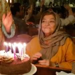 Behnoush Bakhtiari Instagram - تولدت مبارک مادر مهربونم…..مادرررر ازت ممنونم که بدون حقوق حالمو خوب کردی……….💖،برایت عشق ؛سلامتی،خنده و آرامش آرزو میکنم در این روز عید دست شما و مادران سادات را می‌بوسم که عشق با شما معنی پیدا می‌کنه و دعا از زبان شما مادران عزیز شنیدنی ست دعا کنید برای رفع مشکلات و گرفتاری مردم ،دعا کنید که دلی نشکنیم و اشکی نریزیم ،اگر اشکی ریختیم اشک خوشحالی باشه دوست دارم مادر مهربونم هزاران بار تولدت مبارک 🌺🌺🌺🌺🌺🌺🌺🌺 فيلم براي ماه قبله و مادر و پدرم واكسن زدن…. فقط من بدبخت نزدم از ترس اينكه مردم نگن ما از خودشونيمو وصليم به بالا و ازين حرفا😅😅😀والان كرونا گرفتم🥺 @shahram_zamani @hossein_hasani9 از شهرام عزيزم ممنون كه اين جشن تولد رو براي مامانم تدارك ديدن💙🌸💙🌸