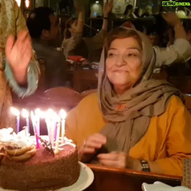 Behnoush Bakhtiari Instagram - تولدت مبارک مادر مهربونم…..مادرررر ازت ممنونم که بدون حقوق حالمو خوب کردی……….💖،برایت عشق ؛سلامتی،خنده و آرامش آرزو میکنم در این روز عید دست شما و مادران سادات را میبوسم که عشق با شما معنی پیدا میکنه و دعا از زبان شما مادران عزیز شنیدنی ست دعا کنید برای رفع مشکلات و گرفتاری مردم ،دعا کنید که دلی نشکنیم و اشکی نریزیم ،اگر اشکی ریختیم اشک خوشحالی باشه دوست دارم مادر مهربونم هزاران بار تولدت مبارک 🌺🌺🌺🌺🌺🌺🌺🌺 فيلم براي ماه قبله و مادر و پدرم واكسن زدن…. فقط من بدبخت نزدم از ترس اينكه مردم نگن ما از خودشونيمو وصليم به بالا و ازين حرفا😅😅😀والان كرونا گرفتم🥺 @shahram_zamani @hossein_hasani9 از شهرام عزيزم ممنون كه اين جشن تولد رو براي مامانم تدارك ديدن💙🌸💙🌸