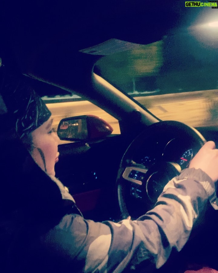 Behnoush Bakhtiari Instagram - دم كسي گرم كه فهميد مشكل داريم.. تعويضمون نكرد..تعميرمون كرد ﺣﺮﻑ ﻫﺎﯾﺖ ﺭﺍ ﺑﺎ ﮐﺴﯽ ﺑﺰﻥ ﮐﻪ ﺑﺎ ﺟﻐﺮﺍﻓﯿﺎﯼ ﮐﻠﻤﺎﺗﺖ ﺁﺷﻨﺎﺳﺖ ﮐﺴﯽ ﮐﻪ ﻣﯽﺗﻮﺍﻧﺪ ﻭﻗﺖ ﻫﺎﯾﯽ ﮐﻪ ﺷﺒﯿﻪ ﯾﮏ ﮐﻮﻩ ﯾﺨﯽ ﻣﯽ ﺷﻮﯼ ﺁﻓﺘﺎﺑﯽ ﺷﻮﺩ ﻭ ﺁﺑﺖ ﮐﻨﺪ ﺁﺭﺍﻡ ﺁﺭﺍﻡ ﺑﻌﺪ ﭼﮑﻪ ﭼﮑﻪ ﻫﺎﯾﺖ ﺭﺍ ﮐﻪ ﻟﯿﺰ ﻣﯽ ﺧﻮﺭﻧﺪ ﻭ ﻣﯽ ﺁﯾﻨﺪ ﭘﺎﯾﯿﻦ، ﺑﺎ ﺍﻧﮕﺸﺖ ﺑﺴﺮﺍﻧﺪ ﻻﯼ ﻣﻮﻫﺎﯾﺖ ﮐﺴﯽ ﮐﻪ ﻣﯽ ﺩﺍﻧﺪ ﻭﻗﺖﻫﺎﯾﯽ ﮐﻪ ﺳﮑﻮﺕ ﻣﯽﮐﻨﯽ ﯾﻌﻨﯽ ﺣﺮﻑ ﻫﺎﯾﺖ ﺟﺎﯾﯽ ﮔﯿﺮ ﮐﺮﺩﻩﺍﻧﺪ ﻭ میتواند ﺩﺳﺖ ﺩﺭﺍﺯ ﮐﻨﺪ ﻭ ﺁن همه ﮐﻠﻤﻪ ﺑﺎﺯﯾﮕﻮﺵ ﺭﺍ ﺑﮕﺬﺍﺭﺩ ﺗﻮﯼ ﺩﻫﺎﻧﺖ ﮐﺴﯽ ﮐﻪ ﻧﺎﮔﻔﺘﻪ ﺗﻮ ﺭﺍ ﺑﻔﻬﻤﺪ