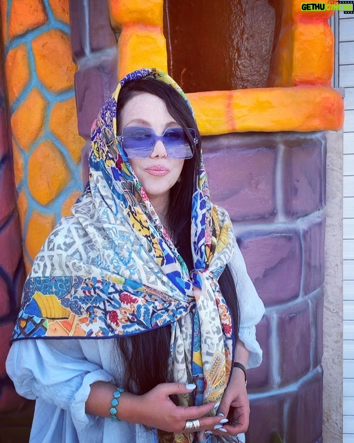 Behnoush Bakhtiari Instagram - @cinemasad @cinemasad @cinemasad @cinemasad جايگزيني جز سينما و تئاتر براي من در جهان وجود ندارد...تمام سوادو وجودوشعورم رو جمع كردم كه فقط سينما دوست خوبي باشم حالا حالا كاردارم تا بشم سينماگر.......اين پست تقديم به همه فيلم ببيناي حرفه اي @cinemasad @cinemasad @cinemasad