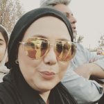 Behnoush Bakhtiari Instagram - وضعیت خرابتر از چیزیه که در فیلمها میبینید......تمام عید از ترس انگ ریاکاری زدن نشستم و غصه خوردم......دیگه دلم طاقت نیاورد و فقط به قلبم رجوع کردم. این ۵۰ چادر......سرویس بهداشتی و محلی برای استحمام نداشتن......خیلی ها حتی زنان باردار در قبرستان میخوابن....در خود شهر تا نیم متر پای آدم توی گل فرو میره.....و خیلی ها حتی چادر هم ندارن...این وسط دزدی هم میشه.....بعضیا میان کمکها رو میگیرن و میبرن تو سایت دیوار میفروشن..... هلال احمر....مردم.....بسیج همه کمک میکنن اما مسئول و مدیری نیست. تعدادی کامیون از طرف خیریه شمس روانه کردیم اما نمیدونم فایده ای داره یا نه...... باید از نزدیک ببینید.....کمترین فایده ش شنیدن درد دل هموطنته که ممکنه باعث قوت قلب و دلگرمیشون بشه......امید و مهربانی همراه با کمک نقدی و غیرنقدی........ @shams_charity @shams_charity #لرستان به زودی خوزستانم و کنار هموطنای بختیاری خودم و همینطور مردم شریف و نجیب استان خوزستان....لرستان و گلستان