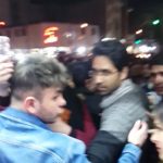 Behnoush Bakhtiari Instagram - کاش میفهمیدم چه گروهی و چه سیستمی قصد داره منو مقابل مردمم قرار بده؟؟؟اینهمه عشق و صداقت واقعی که این سالها بین من و هموطنام جاری بود ووهست الکی نیست....چون من با این مردم بزرگ شدم و همیشه کنارشون بودم.....از اینکه یه تیکه صحبت ادمها رو برمیدارید تیتر میکنید بدون اینکه توضیحی بدید چی عایدتون میشه؟؟؟؟شما حریف کار خدا نمیشید.......اون بالایی وفتی میخواد به ریش هر چی بدخواهه میخنده..........این عزت و سر بلندی رو از مردمم دارم و شما سایبری ها با حملاتتون نمیتونید من رو ضد مردم نشون بدید......هرگز.... چون من خدا رو دارم و شما فقط چند پیج و رسانه های کوچولوی حقیر......عصبانیتتون رو سر ما و همدیگه خالی نکنید.‌.....هر چیزی در این جامعه و دستگاه دولتی پیش میاد ولله گریبان من و همکارام و خانوادمم میگیره......چرا فکر میکنید ما جزو این مردم نیستیم من نیتی جز خیرو خوبی برای مردمم نخواستم و نخواهم خواست.....من عاشق مردمم‌....و اگه حرفی زدم که برداشت بدی کردید معذرت میخوام....هیچکی قد خودم از نیت قلبی خودم خبر نداره.....هرگز نخواستم که حرفی بزنم مکدر شوید....شاید در بیانم سادگی و صداقت بوده و باعث سوتفاهم شده...ولی نیت منفی هرگز....من اصلا بلد نیستم ضد مردمم باشم.....بلد نیستم بد باشم..... خواهش میکنم منو جلوی مردمی که عاشقانه دوسشون دارم قرار ندید....به خدا که این کارهای بد به خودتون برمیگرده بگذارید انسانها از شما راضی باشند... باز هم اگر کسی از حرف من برداشت دیگری کرده...حتما مقصر منم و باز هم معذرت میخوام......و ازمیلیونها شخصی که همیشه حمایتم کردند خیلی خیلی متشکرم....من قدردان خوبی شمام.....و میدونم قطعا کسانی هم هستند که در طرحواره ذهنیشون جایی ندارم....که اون هم طبیعیه.... همه اینها رو گفتم که بدونید برای من...مردممممم بعد از حضرت حق.....با اهمیت ترینند.....😚