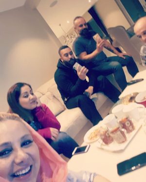 Behnoush Bakhtiari Instagram - روز بین المللی آقایون مبارک
چارتا کلمه سوئدی یاد گرفتم دیگه ول کن نیستم😂
کنار بهترین های روزگار و عشق ترینها در گوتنبرگ سوئد❤🧡💚💛 جای صحرا فتحی و آقای بایراملو و محمدقدس و عسل خانم همسرشون و بهرنگ علوی عزیزم بسیار خالیست❤💜🧡
@leilarasooli 
@farjan.morri 
@aidinshakeriiii 
@hooman.rsl 
@somi_zeinali