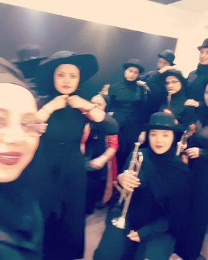 Behnoush Bakhtiari Instagram - ازنوجوانی عاشق سازهای کوبه ای بودم و آواز خواندن....موسیقی و خلوت باخدا تنها چیزیه که معنویت رو دروجودم زنده نگه میداره...یادمه با باران عشق مرحوم ناصرچشم آذرنمازمیخواندم و چه گریه هایی....یکی دوساله که از دوست نازنینم بهارایلچی سرپرست گروه باشکوه زنان پلاریسی ساز وآوازرو آموختم.....(بخشی از تهیه کنندگی و اجرای قطعه هایی از موسیقی فولکلور بختیاری و ایرانی)پلاریس خواننده های خانم فوق قدرتمندی داره که به زبانهای فرانسوی.....انگلیسی....عربی.....هندی......و ترکی....لری....وکردی و گیلکی ترانه میخوانندو خدامیدونه‌خانمها چه هیجان و لذتی رو تجربه میکنن‌و ما چه صداهای آسمانی در بین بانوان میشنویم که هرگز کسی نمیشنود....به راحتی میشه پلاریس رو با کنسرتهای خواننده های مشهور جهان مقایسه کرد...شاید امکانات کمتراست ولی حدتوانایی در ساز و آواز همان است....فقط اطلاع رسانی به دلیل عرف جامعه ضعیفه....ما میخواهیم به خانمها بگیم که میشود با همین پوشش ترانه خواند وساز نواخت.....میشود دراین زمینه کارآفرین بود و به چرخه اقتصاد و مشاغل موسیقایی خانمها کمک بزرگی کرد....میشود کم کم فضا رو تلطیف کرد....خوشحالم که به عنوان یک بازیگربی خیال یادگیری آواز نشدم......من در آموزشگاه پلاریس آموختم و کنارشون به عنوان خواننده افتخاری هستم.....شاید..روزی...بشود.......امسال ما در تهران و بعضی شهرستانها به فاخرترین شکل کنسرتهایی  عظیم برای خانمهای ایرانی اجرا خواهیم کرد....به امید تحقق رویای زن ایرانی در زمینه آواز و موسیقی که متعالی ترین هنر جهانه✌✌
#behnooshbakhtiari
@polaris_band
@polaris_band
@polaris_music_academy
@polaris_music_academy