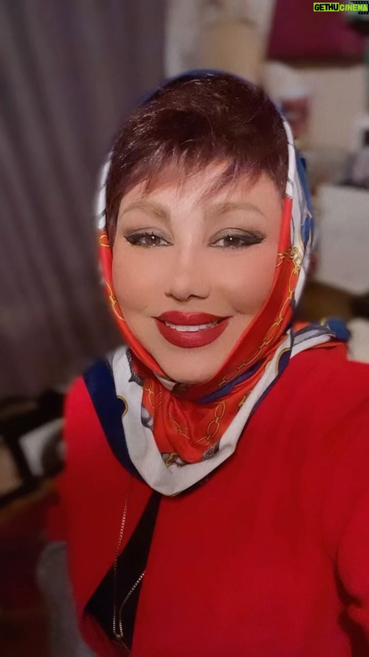 Behnoush Bakhtiari Instagram - از قدیم از این واژه الهی امیدوارم خوشم میومد … مادرم میگفت… مادر بزرگم میکفت کیف میکردم …الانم شاید شاید دعای ما برای هم گیرا باشد..از دعا دست برندارید …شاید منم… شاید تو هم دعایت بگیرد…،شاید من از نظر خیلیا مومن نباشم ولی خودم مبخوام که دلم مومن باشد… دلم حجاب داشته باشد… ذهن و فکرم محجبه باشد… و خودم انسان باحیایی باشم و حرمتها رو بفهمم❤️ #بهنوش_بختیاری #behnoosh_bakhtiari
