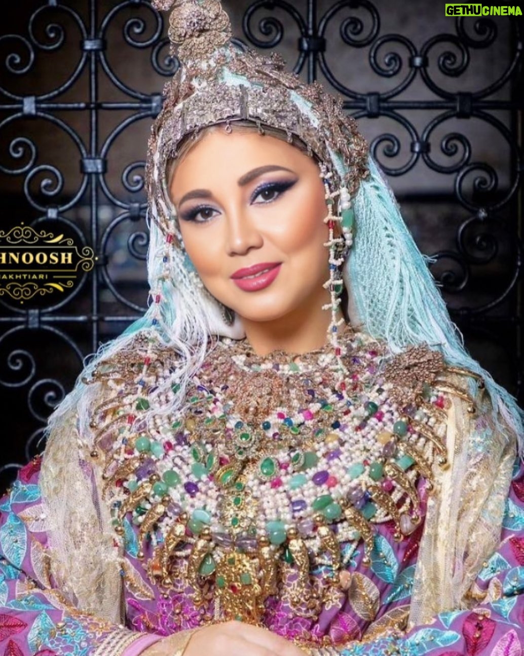 Behnoush Bakhtiari Instagram - هرروز به زنها یادآوری کنید… زمین با شماست که زمین باحالی است❤️روزتون مبارک مردها عموما وقتی زنی رو ترک میکنند بخاطر زن دیگریست … اما یک زن بخاطر نجات روح و جسم خودشه که مردی رو ترک میکنه … (در اکثر مواقع نمیگم همیشه) ضمنا در پاسخ به سوالات زیاد من زندگیم هست و پابرجاست فقط عکس و فیلم نمیذارم از زندگی شخصیم💛💜💙💙💔❤️ نظرتون راجع به زنها صادقانه چیه؟؟؟تعداد معدودی دوست زن دارم ولی همونا عالی هستن👏