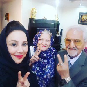 Behnoush Bakhtiari Instagram - مادر و پدر......امشب به نیابت از همه پدر ومادرهای رفته از دنیا خیرات دادم.....انشالله خدا قبول کنه...فاتحه ای لطفا برای این عزیزان بخونید...خدا حافظ همه والدین...و همینطور پدر ومادر عزیز من هم باشه