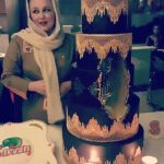 Behnoush Bakhtiari Instagram - الهه نازنین....از سنگ تمومی که برام گذاشتی حیرت کردم...از ذوق و سلیقه ای که در این عمارت بکار رفته...و نقاشی های هنرمندانه استاد پلنگی عزیز که زینت بخش دیوارهابودن.....گرفته تا سرویس دهی وتشریفات و گروه موزیک و کیک و شیرینی هنرمندانه ...همه و همه نشان از نهایت احترامی بود که به این حقیر داشتید😚