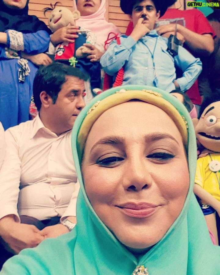 Behnoush Bakhtiari Instagram - پایان ضبط محله گل و بلبل دوس داشتنی ما بعد دوسال کار و صد وهشتاد قسمت و عنوان برترین برنامه سال نود وپنج...دلم تنگ میشه براتون #behnooshbakhtiari