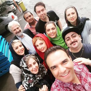 Behnoush Bakhtiari Instagram - بعضیارو با حرف میکشیم....بعضیارو با کارایی که کردیم و بعضیارو با کارایی که براشون نکردیم......رفقایی در سینما دارم که هیچوقت هیچ کاری براشون نکردم....اما آخ که چه دلم ضعف میره برای همشون.....در تمام این سینما فقط از یک خانم بازیگر خوشم نمیاد.......بخاطر نامردی و بیسوادی و روابط متعددش....ولی دوستانی دارم واقعا بهتر از برگ درخت......پشت صحنه ماخیلی باحالیم با کارگردان ماهمون آقای بهمن گودرزی.....
@bahman.goudarzi 
@bahman.goudarzi