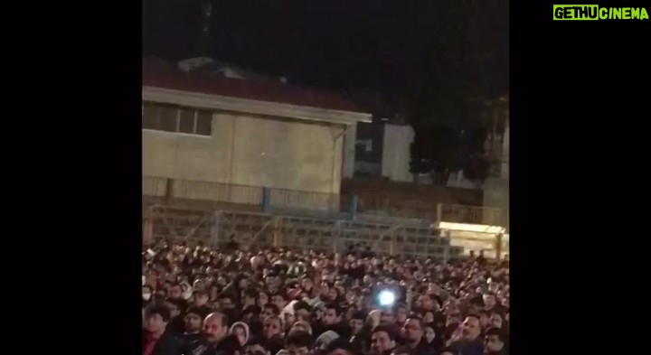 Behnoush Bakhtiari Instagram - سلام دوباره و دور سرتون بگردم....تشکراز استقبال مهربانانه مردم عزیز ساری و علی شهجویی مهربان که درسال جدید افتخاردادن مدیر برنامه خوب من باشن..پرچم ساری بالاست....مبعث مبارک عشقولیا❤❤💖❤💖💖 @alishahjooei1 @alishahjooei1