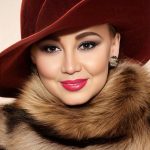 Behnoush Bakhtiari Instagram - سرشار باشید از ناب ترین و حقیقی ترین لحظات… ذرات نور و آگاهی و عشق در جانتان درخشان … خواهش خواهش خواهش که مطالعه کنیم … مطالعه نور وجود شما رو دو‌چندان میکند… ذهن شما رو‌ پخته میکند… 💜💜💜💜💜💜 #مسیرموفقیت #ترنس_ایرانی #ترنسکشوال_را_فرهنگ_سازی_کنیم #سرپرستی_حیوانات #بانوان_کارآفرین #بانوان_مستقل #بانوان_سینما #سرپرست_خانوار کمک کنید ..کمکم کنید در مسیر حمایت از ترنسها و همراهی با بانوان سرپرست خانواده و دانشجویان کم بضاعت… به کمک شما احتیاج دارم ❤️ بهنوش بختیاری مدیر عامل خانه ترنس و مدیر مراکز کار آفرینی خیریه شمس در سطح کشور 🙏 @shams.house8 ضمنا زیر این پست تبلیغات خودتون رو بگذارید به مناسبت تولد استاد داریوش مهرجویی روحش شاد🙏🌺 @samanzahmatkeshofficial پی نوشت ؛خز واقعی نیست 💓 09375913300 ابن شماره ای هست که میتونید کسب و کار خرد خانگی خودتون رو بفرستید براش که هر چهارشنبه استوری کنبم.. کار ما کار آفرینی و توانمد سازی زنان سرپرست خانواده و ترنس ها و دانشجویان بی بضاعت هست .. کار بار بگیرن و در سطح جامعه فعالیت کنن💜