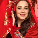 Behnoush Bakhtiari Instagram – آرزو داشتم روزی از نظر مالی به جایی برسم که بتونم دست چهار نفرو بگیرم… آرزو داشتم سفره ام باز باشد و همیشه در جواب کمک بگم بله میتونم… آرزو داشتم هیچ فقری را اطرافم نبینم… یا اگه میبینم خدا اونقد بهم برکت بده که به آدمای دیگه هم کمک کنم…الان هم سعی میکنم… ولی تورو خدا آدم‌ها رو از خوب بودن پشیمون نکنید… دروغ نگید و کمک بگیرید…. اگه کسی از دستش بر بیاد هم چون پای دروغ وسطه اون حالو نمیده..بارها سو استفاده های بسیار بزرگی ازم شد ولی بازم دوس دارم انسان باشم… هر کاری ازم بربیاد برای همه بکنم… این رویای من بود… رسالت من بود …پشیمون نکنید انسان رو از انسانیت ❤️🙏
@behnoosh_bakhtiari 
#behnooshbakhtiari 
#بهنوش_بختیاری