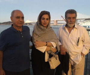 Behrouz Vossoughi Instagram - با پرويز پرستويى نازنين و خانم تينا پاكروان عزيز. لطفا ورق بزنيد #بهروزوثوقى #پرويزپرستويى #تيناپاكروان
#behrouzvossoughi
#vossoughi_behrouz