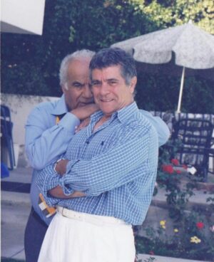 Behrouz Vossoughi Instagram - تاکه بودیم ، نبودیم کسی،
کُشت ماراغم بی همنفسی،

تاکه خفتیم، همه بیدارشدن،
تاکه مردیم همگی یارشدن،

قدرآن شیشه بدانید چو هست،
نه در آن موقع که افتادوشکست... روحش شاد.
#ابرمردسينما #ابرمرد_سينماى_ايران 
#ناصر_ملک_مطیعی 
#بهروزوثوقى
#behrouzvossoughi
#vossoughi_behrouz
