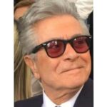 Behrouz Vossoughi Instagram – هم میهنان عزیزم
اینک که نوروز با جلوه
شکوفه ها وگلهایش طليعه بهار را نوید میدهد،
ناب ترین دعاهایم را از این غربت غریب بر سینه های زلالتان عرضه میدارم.
در پرتو عنایات حضرت حق امید بهروزی وشادمانی برای تک تک شما عزیزان دارم وبا قلبی
مالامال مدیون محبتهای با صفای شما هستم .
در گذشته اگر محبتی را بی پاسخ وسلامی را بی جواب گذاردم و اگر رنجشی در خاطر شما از من نقش بسته وباعث ازردگی تان شده،
امید بخشش دارم تا راحت تر با هم از سختیهای روزگار عبور کنیم .
.
عیدتان مبارک
.
بهروز وثوقی
#بهروزوثوقى
#behrouzvossoughi
#vossoughi_behrouz