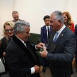 Behrouz Vossoughi Instagram – عکس های جدید دلنشینی از اون شب به یادماندنی به دستم رسید که دوس داشتم با شما هم به اشتراک بگذارم. امیدوارم تکرار این برنامه هارو بیشتر داشته باشیم.

#مکس_امینی #بهروزوثوقی #شاهزاده_رضا_پهلوی #داریوش_اقبالی #گوگوش #لیلافروهر Los Angeles, California
