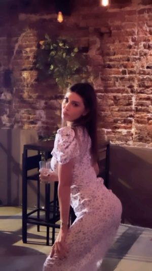 Belén Rodríguez Instagram - COSÌ….
AUGURI GENTE!
Vi auguro un anno pieno di leggerezza! Perché di problemi ne abbiamo già vissuto abbastanza!…… serenità e familia al vostro fianco che vi stringa così forte da togliervi il respiro! Vi voglio bene!