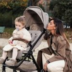 Belén Rodríguez Instagram - I nostri momenti di semplice felicità, quelli che ricorderemo per sempre, momenti mamma-figlia, quelli che io e Luna Marí condividiamo tra coccole e risate. Grazie a @nuna_italia per accompagnarci nelle nostre passeggiate. 🤍 #mynuna #ad