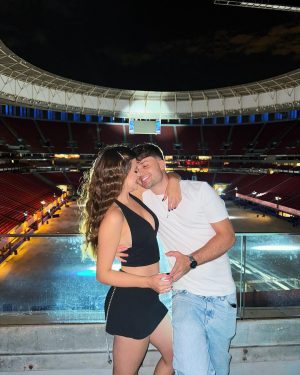 Bela Fernandes Instagram - Dia do amor da minha vida ❤️ dia da pessoa mais especial que eu conheço, do coração mais verdadeiro, que apesar de não demonstrar todos seus sentimentos é o cara mais justo que já vi, pra você as coisas sempre são tão certas que faz eu ter certeza de que quero você todos os dias da minha vida, vc traz leveza pra minha vida que era um caos, sempre me faz ver que a vida é simples, que brigas nunca valem a pena, que não importa o que os outros falam porque só a gente sabe nosso coração ❤️ sou fã de todas as suas versões, do empresário, YouTuber, chefe de cozinha, baladeiro, fitness, corredor, influêncer, criança (amo ver você fazendo bagunço como se tivesse 5 anos)…. É até difícil listar todas as coisas que você faz, mas a minha versão preferida é a sua apaixoanda, você é carinhoso, paciente, preocupado e sempre está disposto a fazer minhas vontades pra me ver feliz! Te amo em todas as versões e pra sempre, feliz aniversário