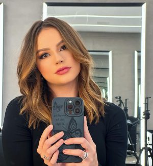 Bela Fernandes Instagram - Mudei um pouquinho 💖