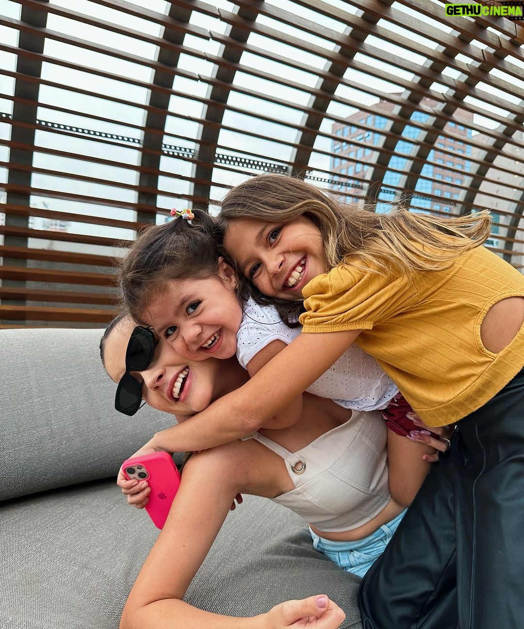 Bela Fernandes Instagram - De volta SP 🦋 São Paulo, Brazil