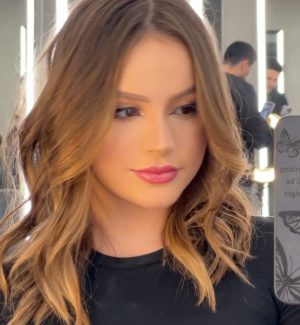 Bela Fernandes Instagram - Mudei um pouquinho 💖