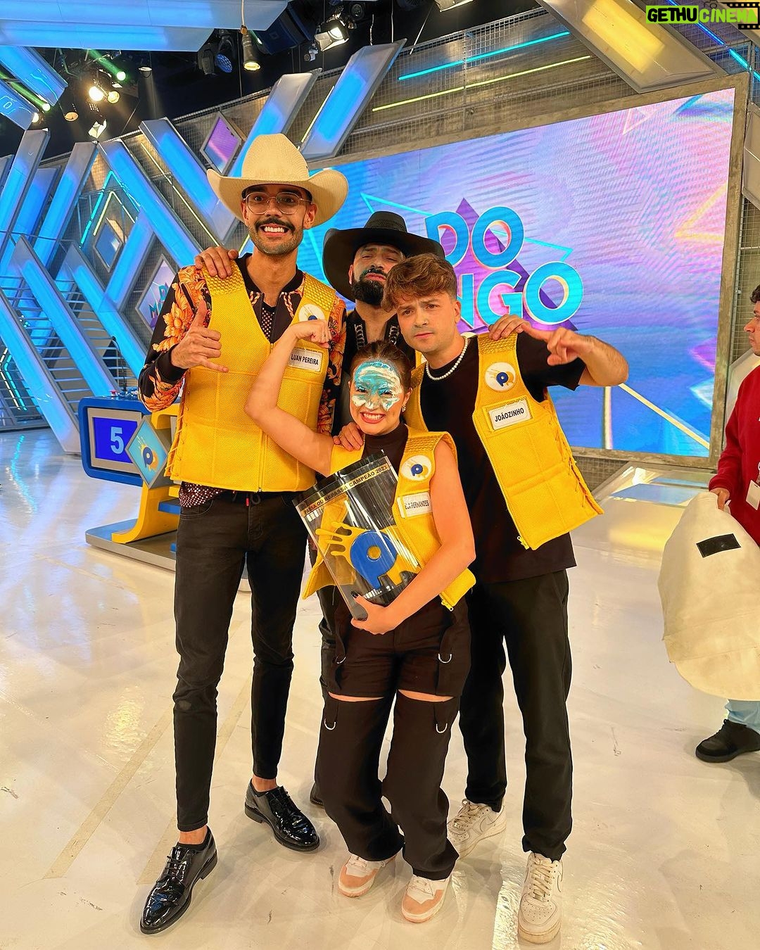 Bela Fernandes Instagram - Nosso primeiro passa ou repassa juntos saiamos campeões 💛 SBT - Sistema Brasileiro De Televisão