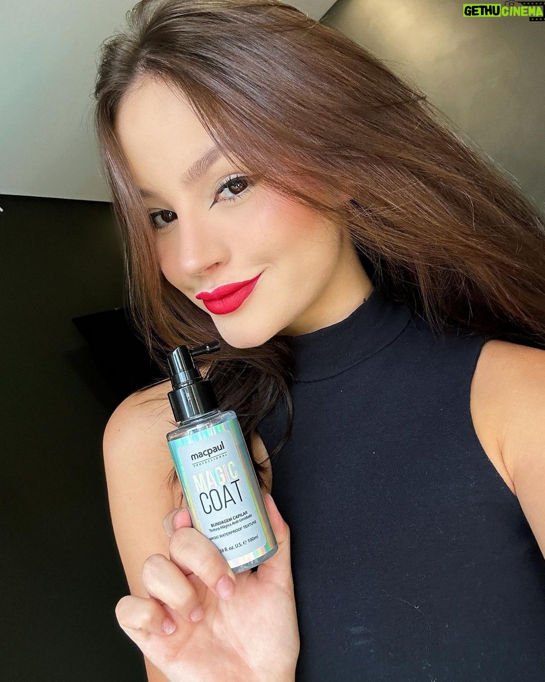 Bela Fernandes Instagram - Pessoal estou passando aqui para falar de minha presença hoje na Av. Paulista, nº 1405 para você que quiser adquirir o mais novo lançamento MAGIC COAT e tirar uma fotinha comigo te espero lá, um beijo. Estarei presente das 16h as 18h em… @macpaul