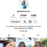 Bela Fernandes Instagram - Hojeee é o dia do autocuidado e para quem não sabe eu estou a mais de 5 meses desenvolvendo minha marca de skincare @eblaskincare 💧 essas embalagens ainda não são o projeto final, mas logo logo acredito que a marca vai estar pronta 🙌🏻💙 Já estou a alguns meses produzindo conteúdo para a rede vizinha sobre o tema e estou literalmente amando. Vamos lançar um Sabonete facial e um serum antiacne! Serum contém: 5% de niacinamida, ácido salicílico e glicólico, estamos fazendo alguns testes para incluir a melaleuca nele também, a demora para o produto ficar pronto é por que realmente estou querendo fazer algo MUITOOO BOM. Sabonete facial contém: Nano Niacinamida 5%, Extrato Glicolico de Camomila 2%, Aloe Vera 3% e Acido Hialuronico 1% Já estamos indo para o sexto mês de testes e iremos lançar uma coisa realmente legal!