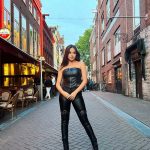 Bela Fernandes Instagram - Pronta pra curtir a noite em Amsterdã, mesmo estando claro juro que são 23:00 hahaha 🖤 Amsterdam-Centrum