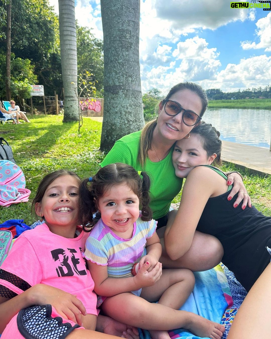 Bela Fernandes Instagram - Domingo com elas ❤️